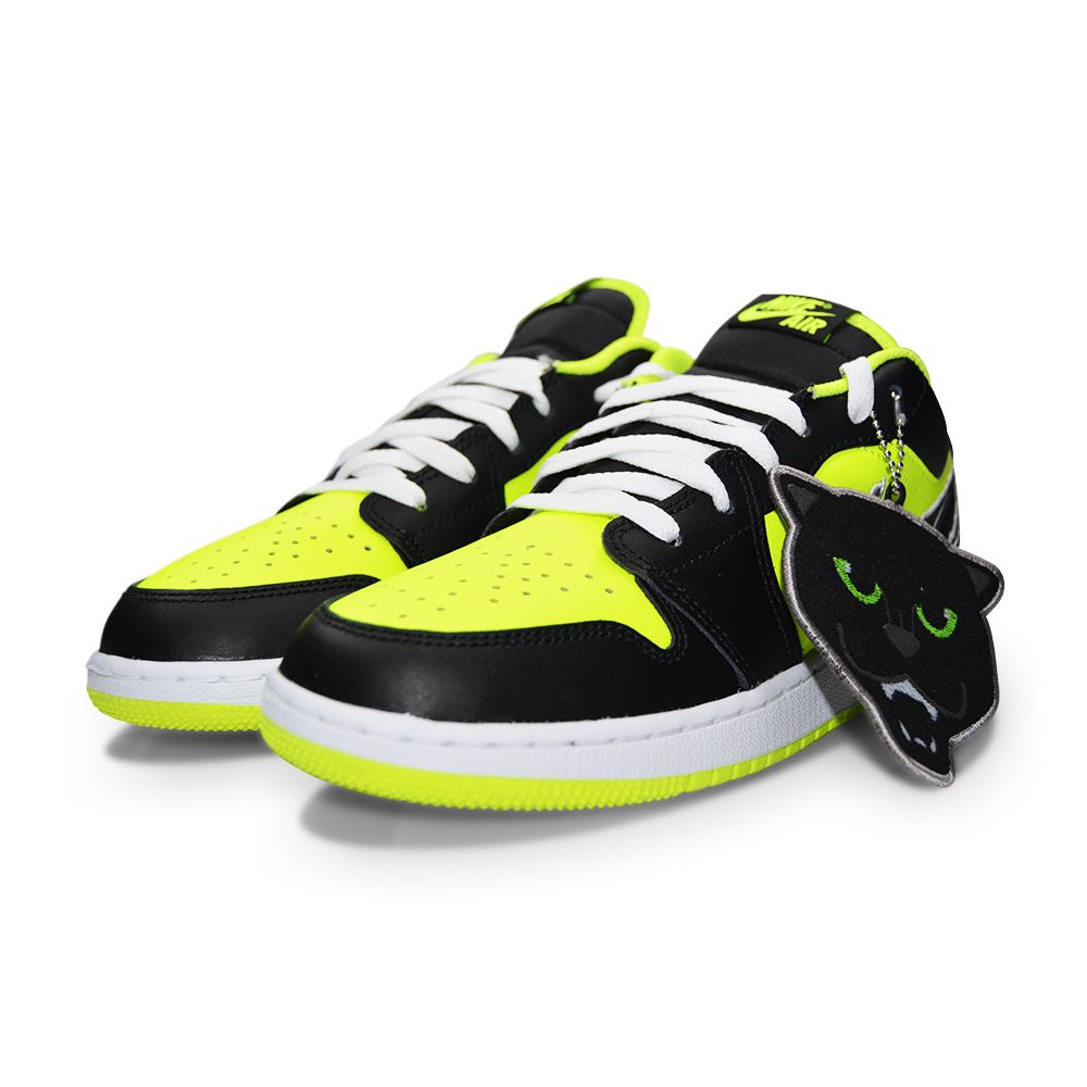 Juniors Nike Air Jordan 1 Low SE (GS) "Black Cats"