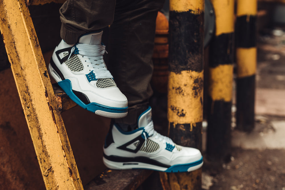 Air jordan 4 retro Foot World stocking authentic Jordan Nike Adidas find the sneakers you want