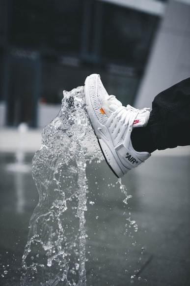 How To Keep Your White Trainers White-Foot World UK